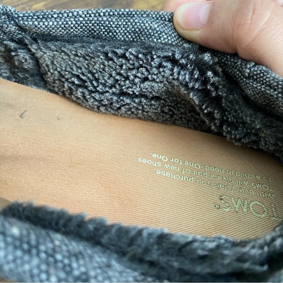 Toms Alpargatas Women's Gray Fur Lined Slip On Shoes Size 9 Flats - Picture 6 of 7